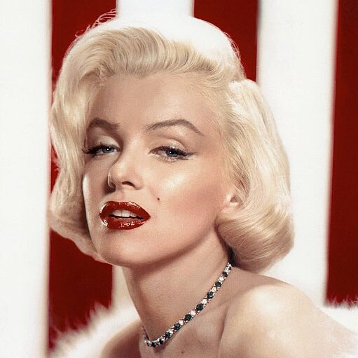 Marilyn Monroe did not cut off her heels or make one heel shorter
